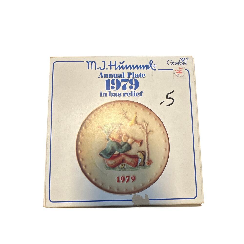 Vintage 1979 M.J. Hummel annual collector plate by Goebel,